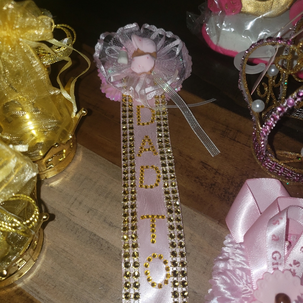 25 Guestpins/capias  and mom / dad to be  corsage